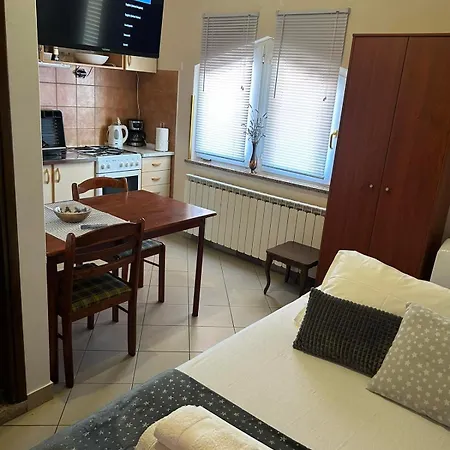Studio Rosi 1, With Free Public Parking In A Quiet Location Pula Buitenkant foto